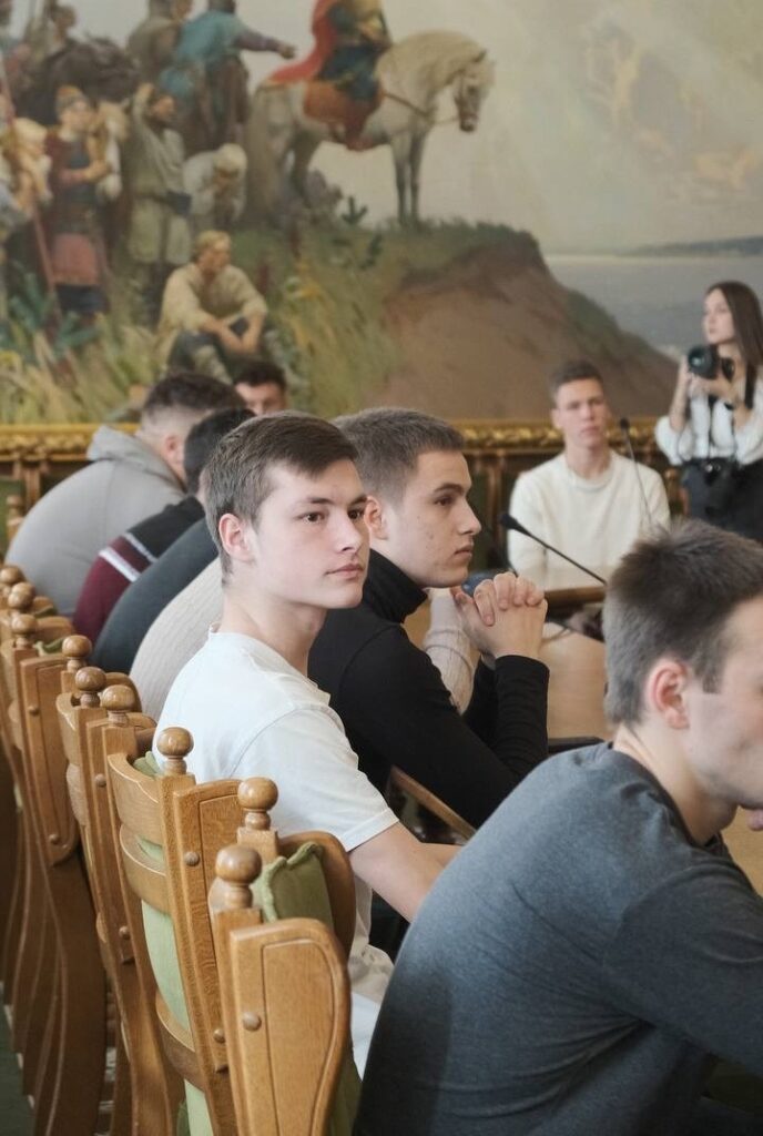 В минувшие выходные в мэрии Костромы чествовали футболистов