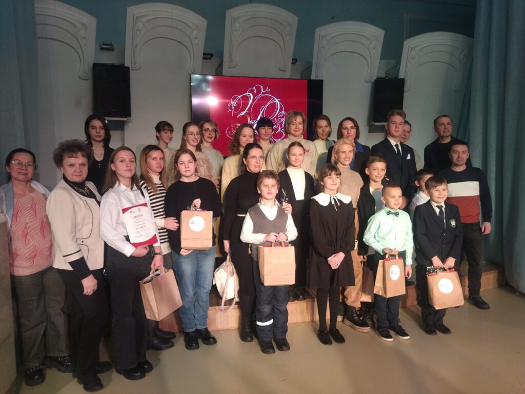 13 школьников из Костромы вошли в число победителей конкурса «Мое Золотое кольцо»
